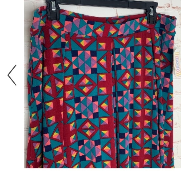 B056. NWT Lularoe Womens Multicolor Geo Print Madison Mini Skirt Pockets - Picture 2 of 3
